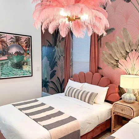 The Green Haus: Luxxe Cabana Rooftop Retreat